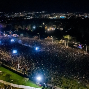 Fotografía de público desde arriba Drone